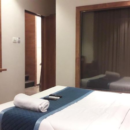 Shine Hospitality Palace مومباي المظهر الخارجي الصورة