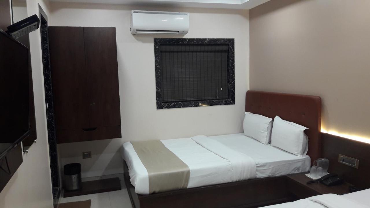Shine Hospitality Palace مومباي المظهر الخارجي الصورة