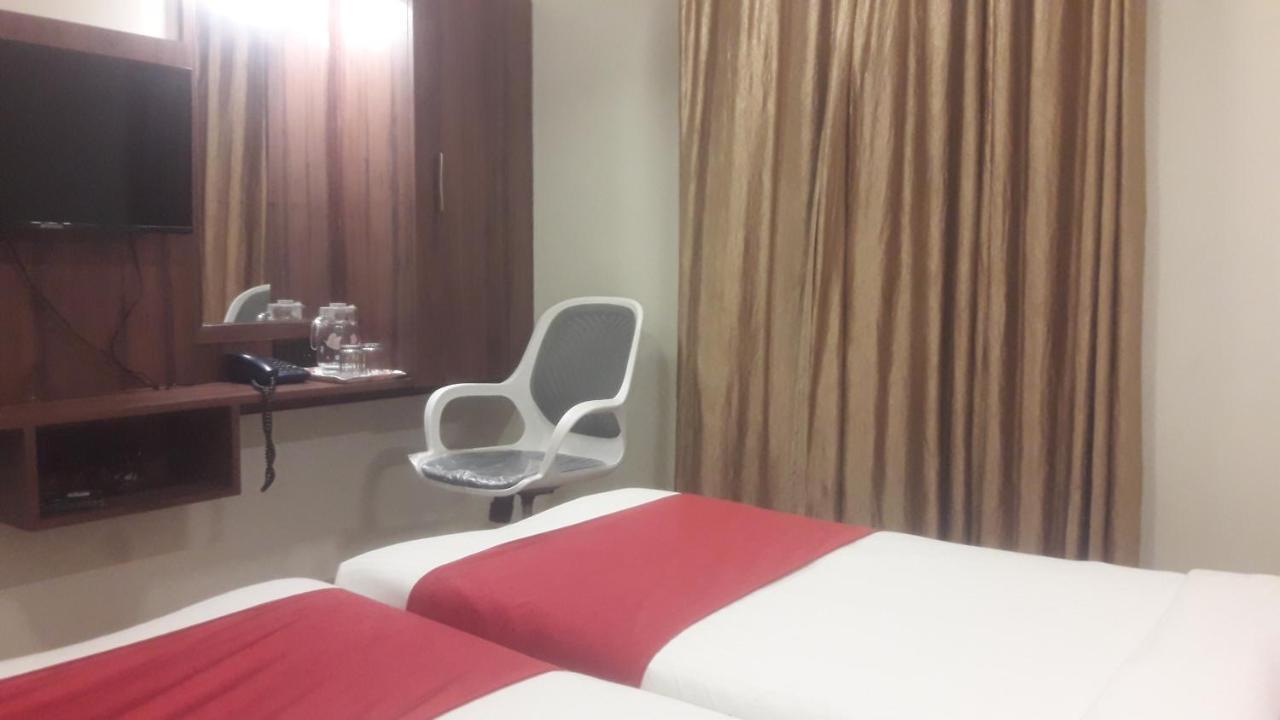 Shine Hospitality Palace مومباي المظهر الخارجي الصورة