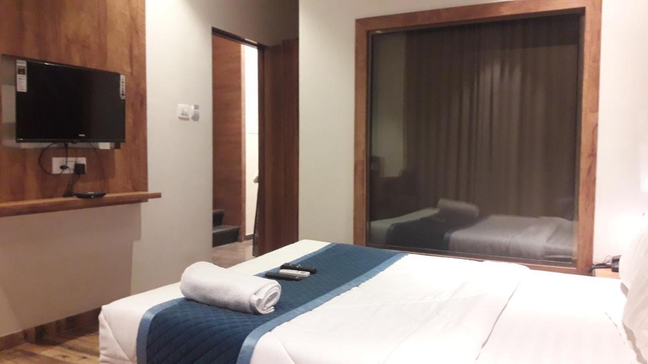 Shine Hospitality Palace مومباي المظهر الخارجي الصورة