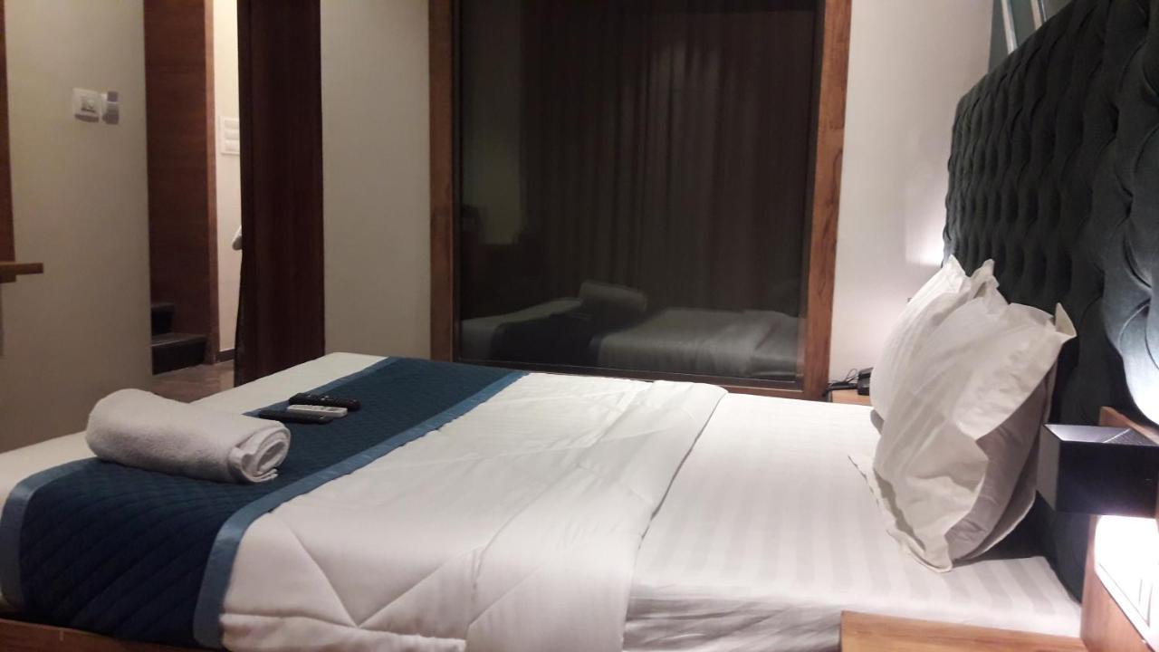 Shine Hospitality Palace مومباي المظهر الخارجي الصورة